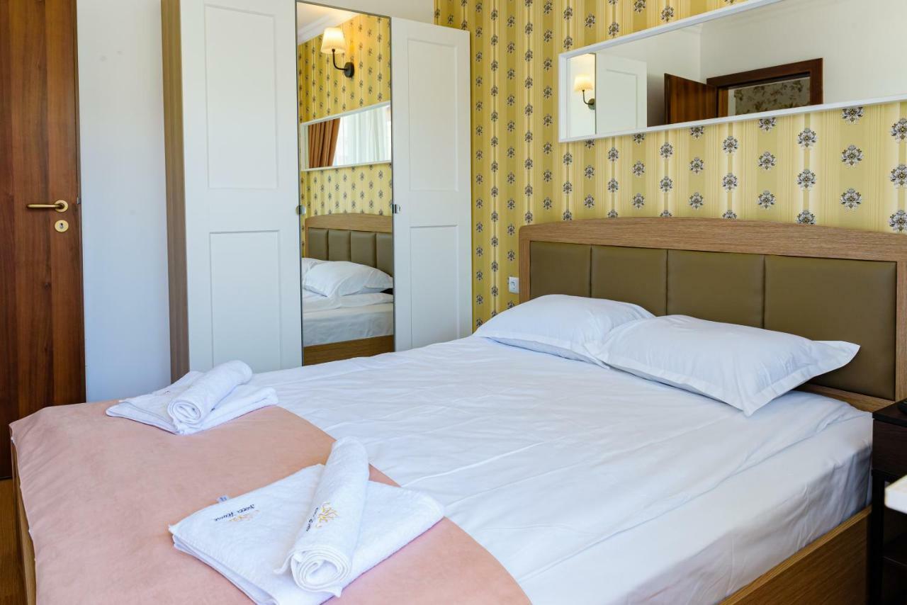 Sweet Homes Apartments Pantai Sunny Bagian luar foto